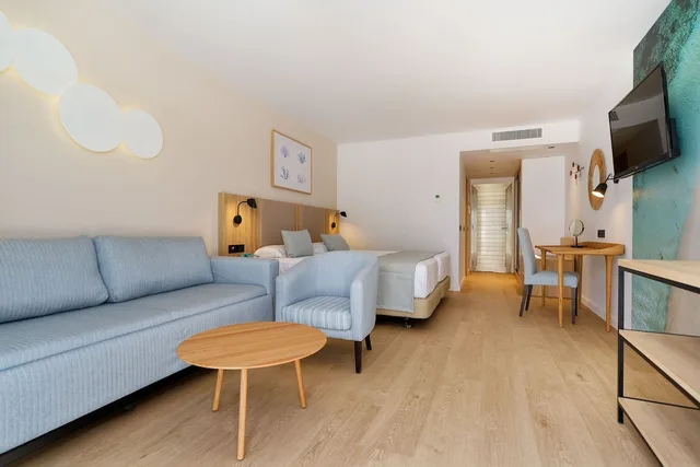 غرفة قياسية بإطلالة جزئية على البحر، Hotel Las Costas 8/9