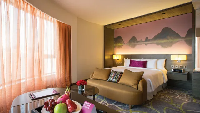 غرفة بريميوم بسرير كينج بإطلالة على المدينة في طابق مرتفع، The Royal Garden Kowloon East 1/10