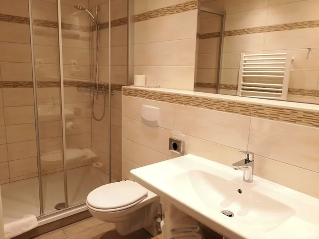 Room, Triple, 1 Double and 1 Single Bed, Hydromassage، Hotel Löhr 8/9