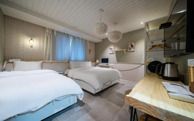 غرفة ديلوكس بسرير مزدوج وسرير فردي، SongJeong Lesign Hotel 1/2