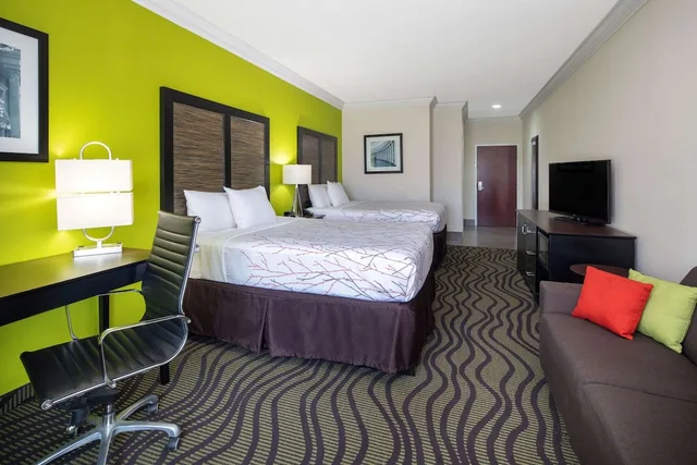 Room, 2 Queen Beds, La Quinta Inn by Wyndham Calhoun South I-75 5/9