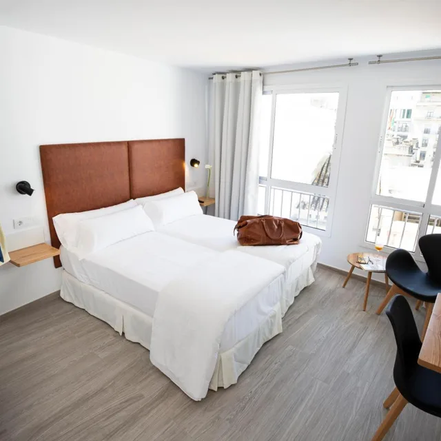 غرفة بسرير مزدوج أو سريرين منفصلين، Basic Hotel Sevilla Catedral 1/5