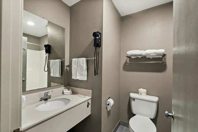 Deluxe, 2 Double Beds, Days Inn Martinsburg 4/5