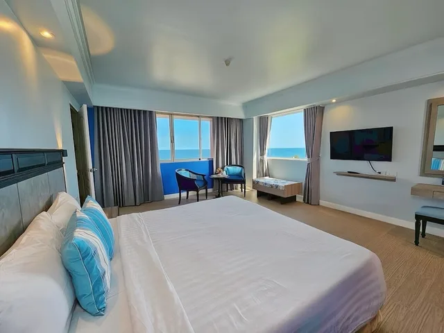 جناح تنفيذي بسرير كينج وسريرين منفصلين بغرفتي نوم، Hua Hin Grand Hotel And Plaza 1/4