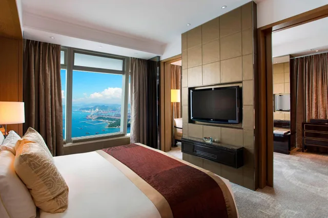 1 Bedroom, Deluxe, Suite, King Bed, Sea View, Club Floor، The Ritz Carlton Hong Kong 1/7
