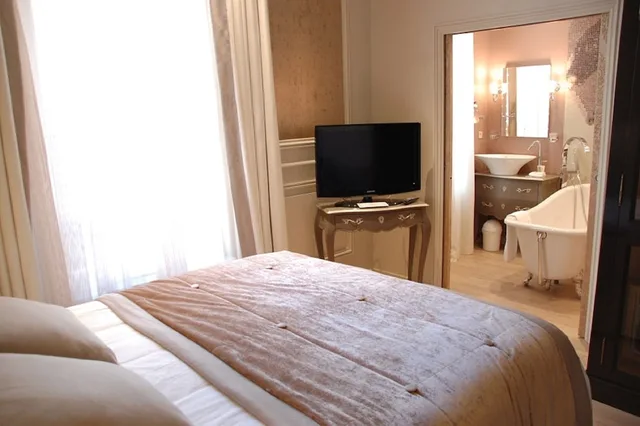 غرفة ديلوكس كبيرة بسرير كوين، Hotel & Spa Le Grand Monarque, BW Premier Collection 10/10
