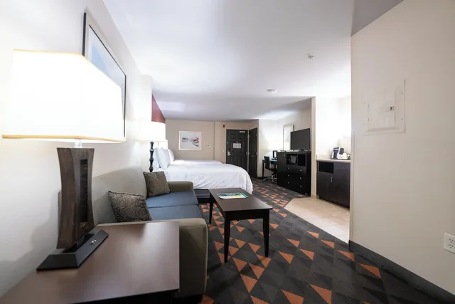 جناح بسريرين كوين مع أريكة، Holiday Inn Oceanside Camp Pendleton Area 7/10