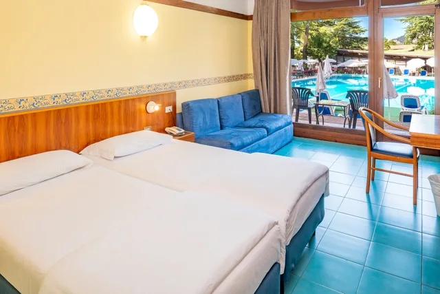 Room, Double or Twin Bed, Pool View, Royal Suite 1/2