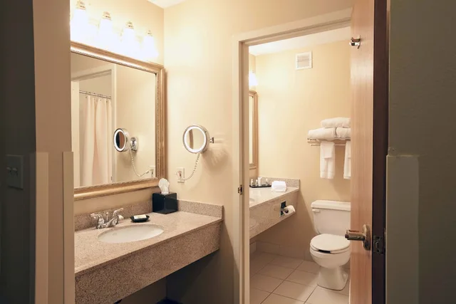 غرفة بسريرين كوين، Swan Lake Resort 5/5