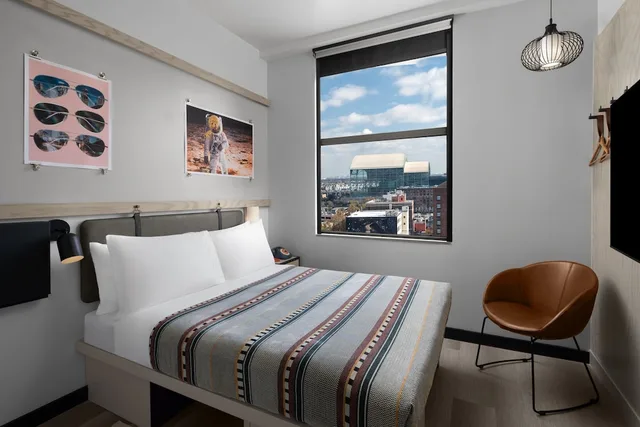 غرفة قياسية بسرير كوين، Moxy Houston Downtown 2/4