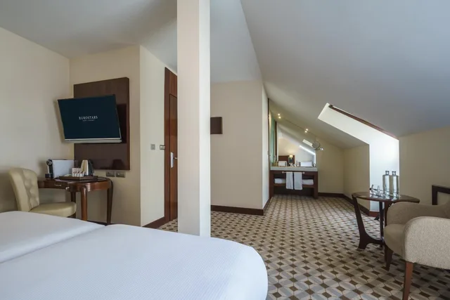 غرفة بسرير مزدوج مع سرير إضافي، Eurostars Gran Via 3/10
