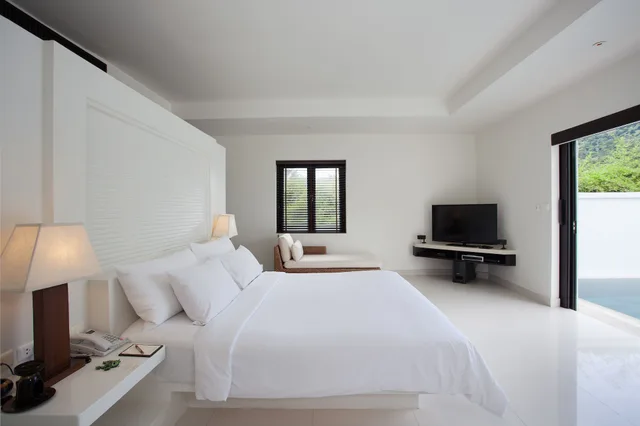Grand, Pool, Suite, King Bed, Partial Sea View، The Racha 3/7