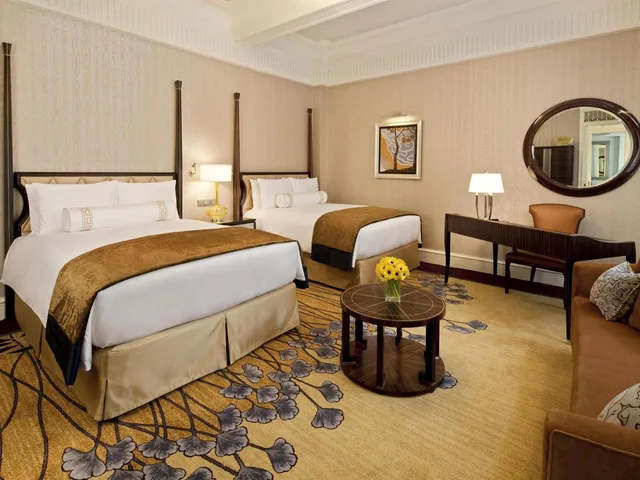 غرفة ديلوكس بسريرين منفصلين وسريرين كوين، FAIRMONT PEACE HOTEL 4/5