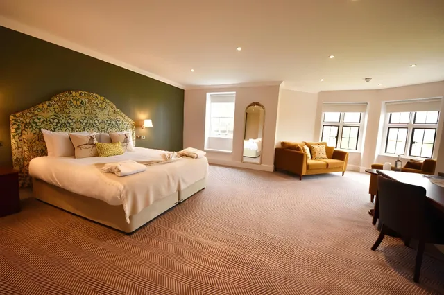 غرفة ديلوكس تنفيذية، The Elvetham Hotel 1/1