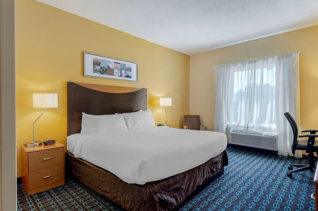 غرفة بسرير كينج لذوي الإعاقة، Comfort Inn & Suites Corbin North 2/10