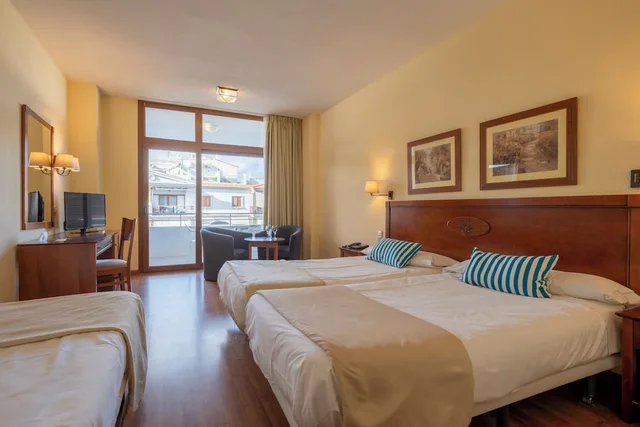 غرفة اقتصادية بسريرين منفصلين، Leonardo Hotel Torremolinos Costa del Sol 1/4