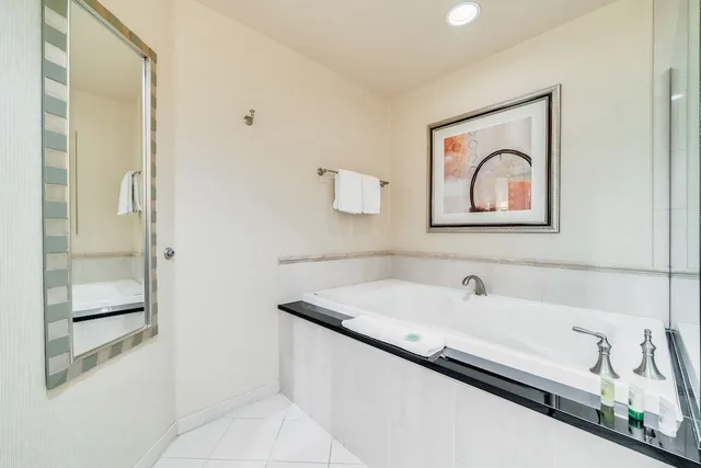 1 Bedroom, Elite, Penthouse, Suite, King Bed, Mountain View, Sofa, Jetted Tub, Balcony، Jet Luxury Elite at The Signature 1/6