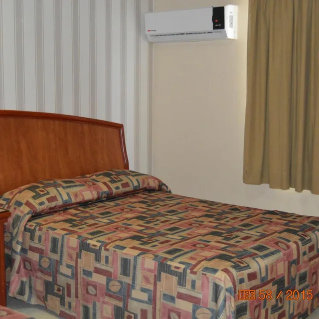 Room, Twin Beds, Hotel Impala 8/10