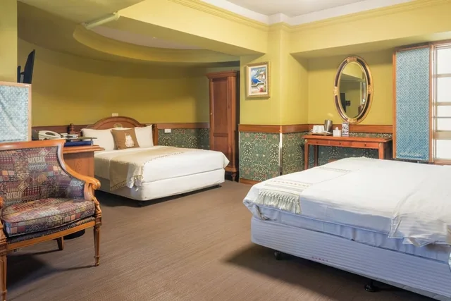 غرفة قياسية رباعية بسريرين مزدوجين، Hotel de Trianon 9/10
