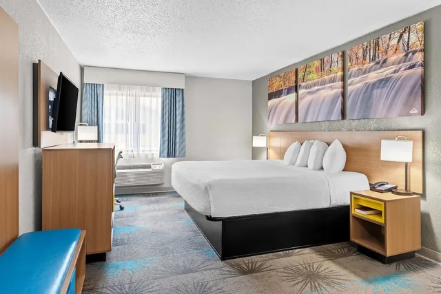 غرفة قياسية بسرير كينج، Days Inn By Wyndham Alpena 4/8