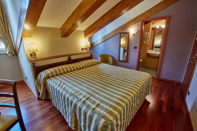 غرفة ثلاثية بسرير كوين وسرير فردي، Hotel Liberty 9/10