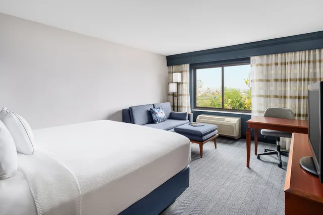 غرفة بسرير كينج بشرفة، Courtyard Sacramento Folsom 1/2
