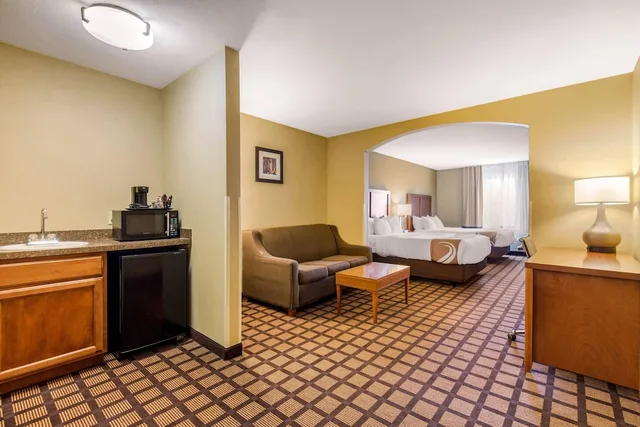 جناح بسريرين كوين مع أريكة، Quality Inn & Suites Georgetown - Seaford 7/10