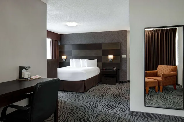 غرفة بزنس بسرير كوين، Days Inn by Wyndham Calgary South 6/6