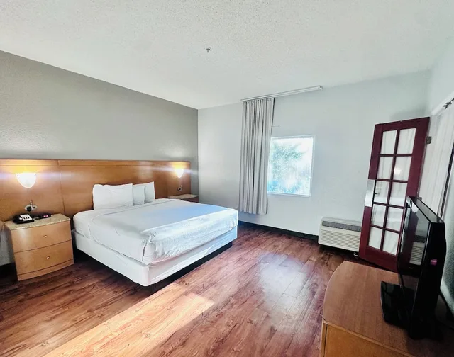 غرفة قياسية بسرير كينج، Studio 6 Extended Stay - Savannah, GA - Gateway & I-95 1/4