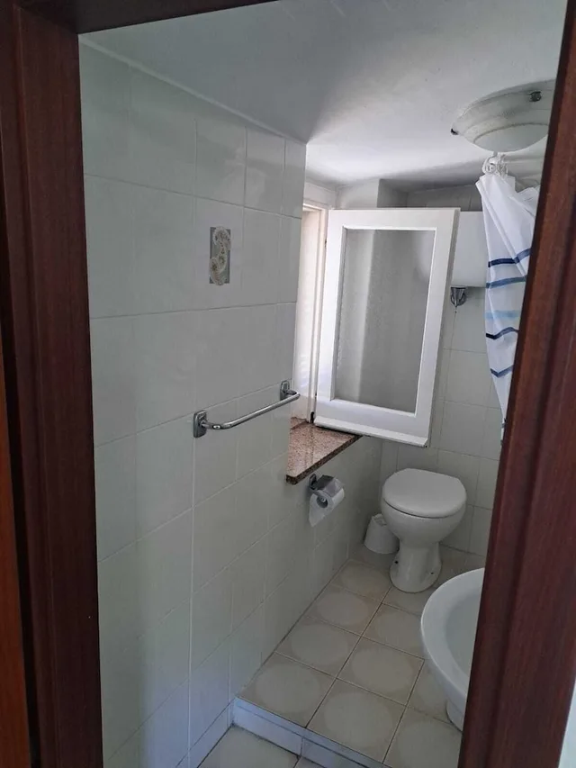 Mezzanine, Economy, Triple, 1 Queen and 1 Single Bed، Umberto 10/10