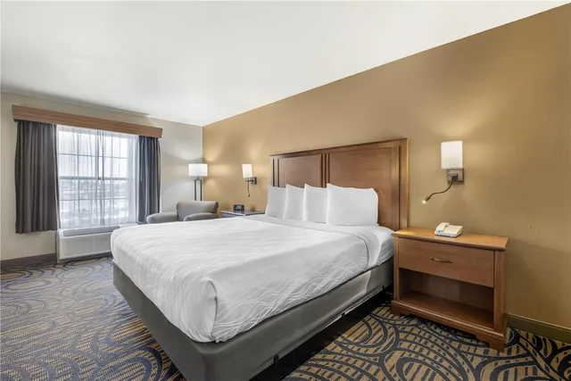 غرفة بسرير كينج لذوي الإعاقة، Best Western Woodburn 1/4