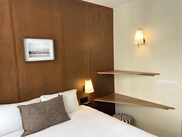 Petite, Queen Bed، HOTEL DU THEATRE 6/10