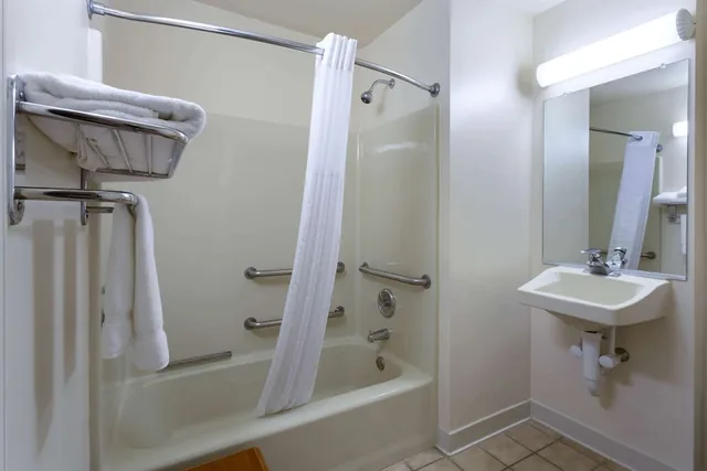 غرفة بسرير كينج، HAWTHORN SUITES BY WYNDHAM ALLENTOWN-FOGELSVILLE 5/5
