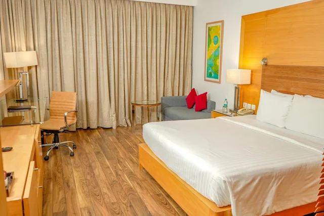 غرفة بريميير بسرير كينج، Courtyard By Marriott Gurugram Downtown 3/5