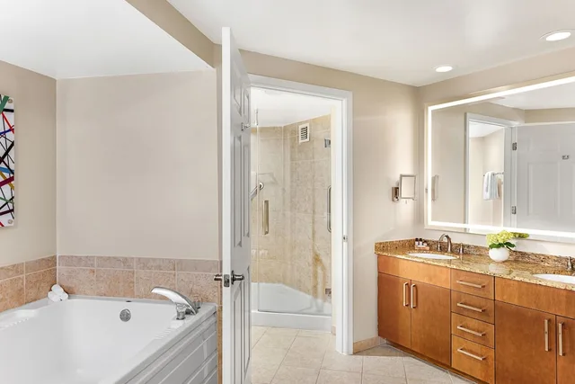 فيلا بسريرين مزدوجين بإطلالة على البحيرة بغرفتي نوم بمطبخ، Marriott's Villas At Doral 4/7
