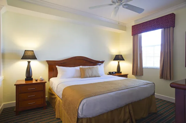 جناح بسريرين منفصلين وسرير كينج بغرفتي نوم مع أريكة، Hilton Vacation Club Grand Beach Orlando 9/16