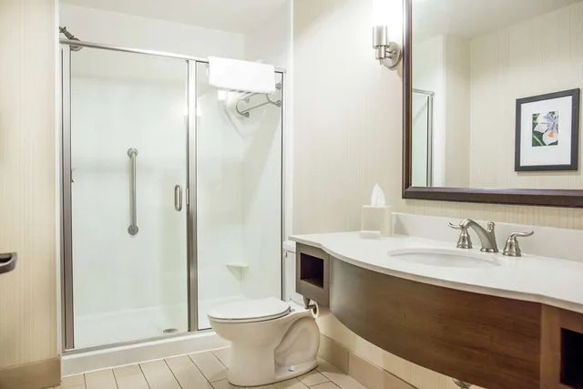 غرفة سوبيريور بسرير كينج، Hilton Garden Inn Milwaukee Downtown 3/3