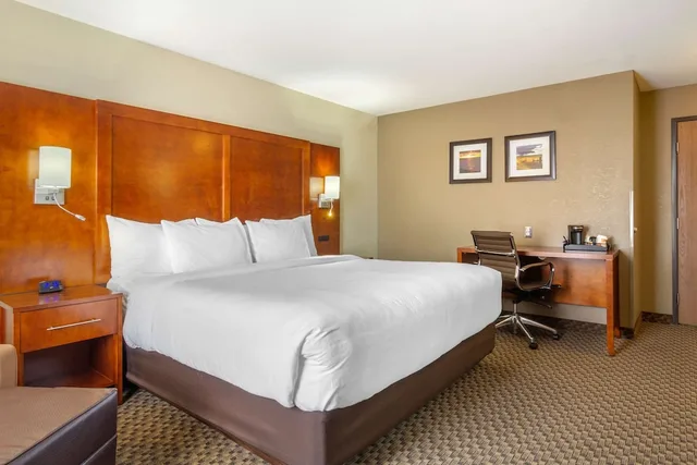 غرفة قياسية بسرير كينج، Comfort Inn & Suites Sterling CO 3/7