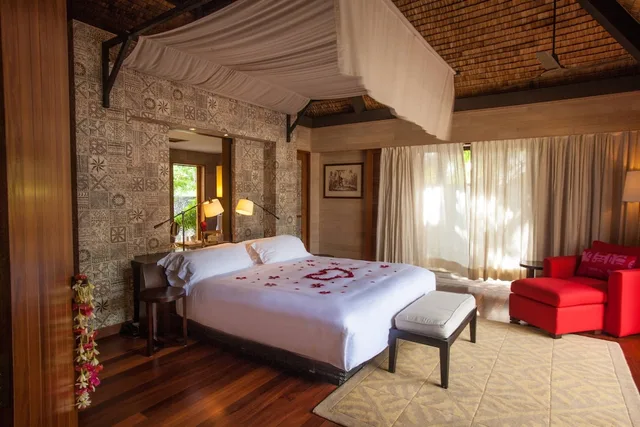 Villa, King Bed, Beach Side, Lagoon View, Sofa، The St Regis Bora Bora Resort 1/1