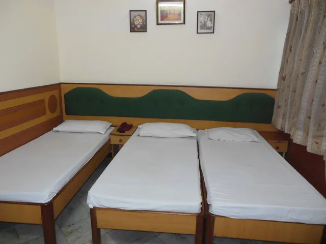 Standard, King Bed, TAJ PLAZA HOTEL 6/10