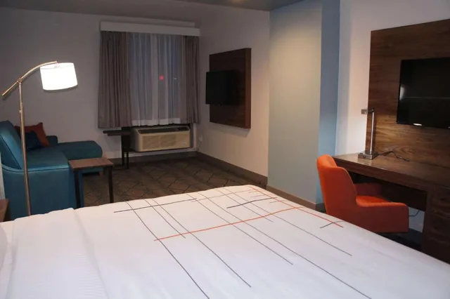 Studio, Suite, King Bed, La Quinta Inn & Suites by Wyndham Littleton 2/3