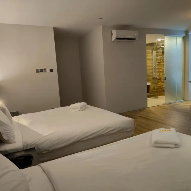 Deluxe, Triple, Roxy Hotel Padungan 5/8