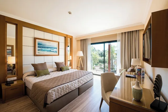 Standard, Queen Bed, Hotel Roulette 2/10