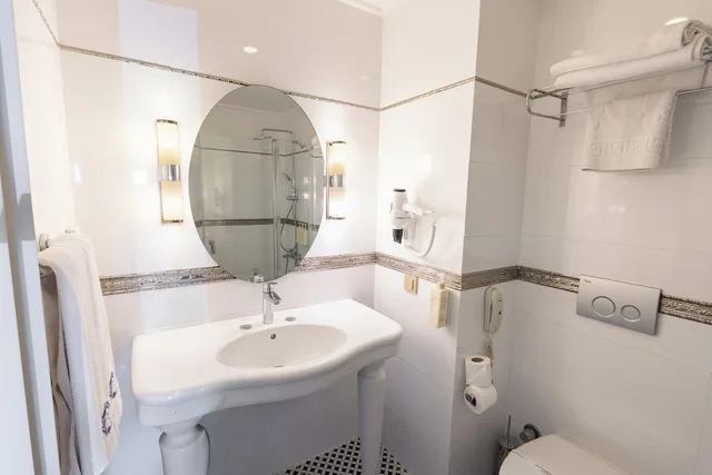 غرفة عائلية رباعية بسرير مزدوج وسريرين منفصلين، REO Hotel & Spa 6/7