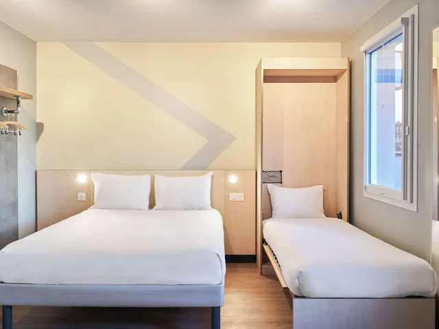 غرفة بسرير مزدوج وسرير بطابقين، Ibis Budget Issy Les Moulineaux 4/10