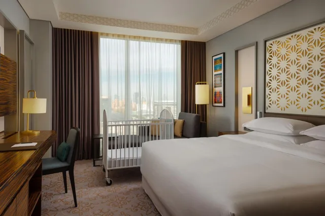 Guest Room, Deluxe, King Bed, Sheraton Astana Hotel 2/8