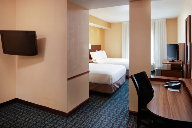 جناح بسريرين كوين مع أريكة، Fairfield Inn Suites Frankfort 2/6