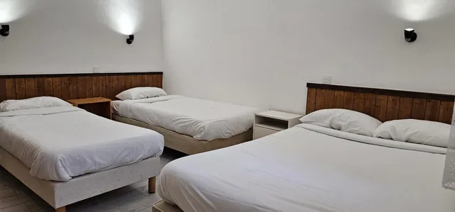 غرفة رباعية، Hotel Corona 5/10