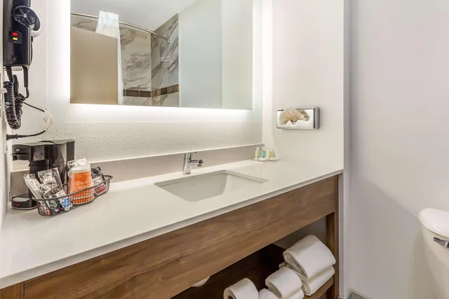 غرفة بسرير مزدوج، Quality Inn Asheboro South NC 9/9