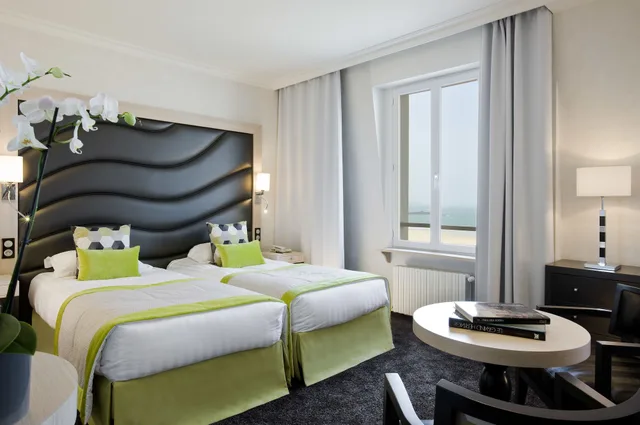 Superior, Twin Beds, Sea View, Le Grand Hotel Des Thermes 2/3